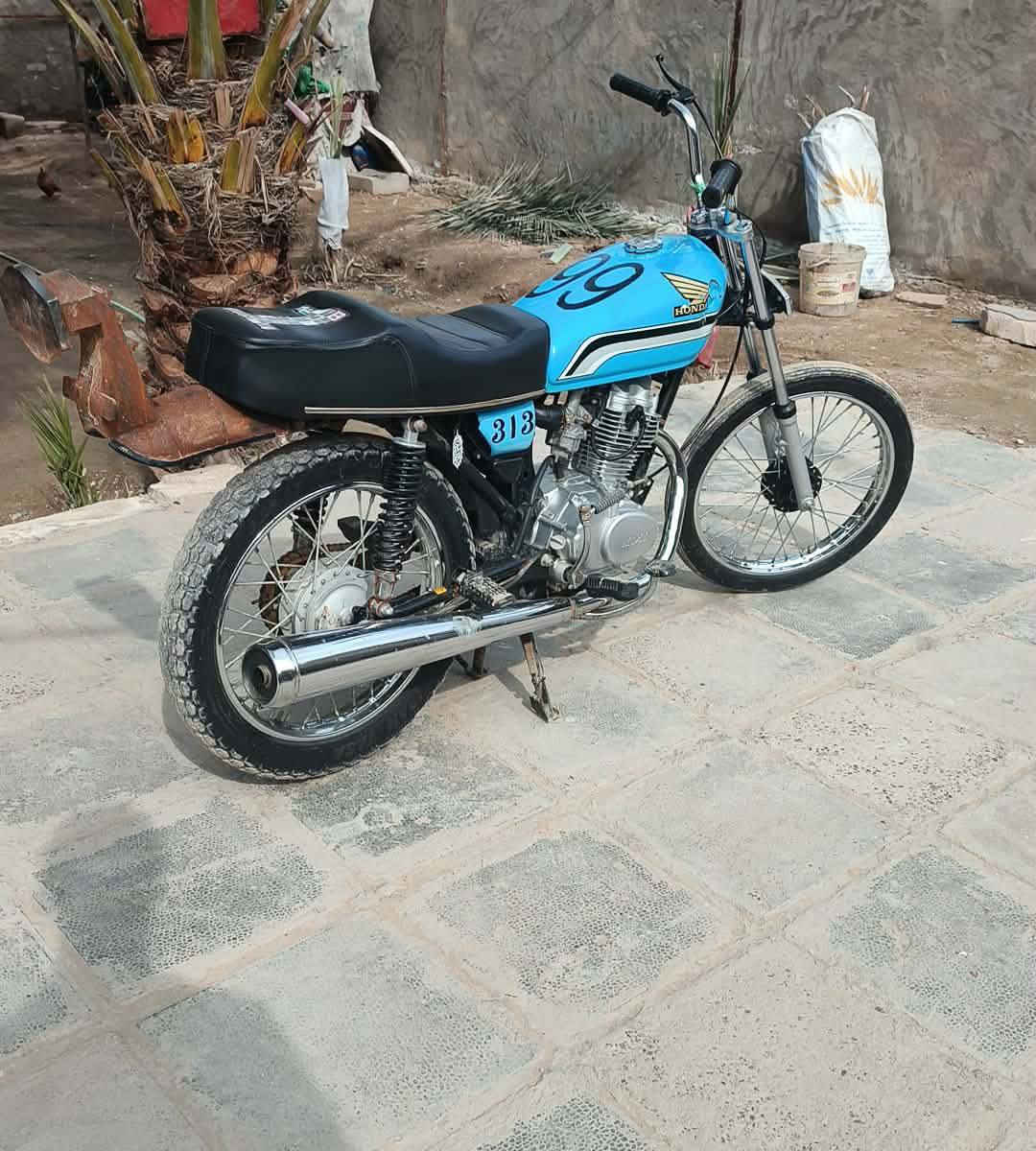 سلام عليكم دراجه للبيع الشاصي 11 والغراض الباقيه 25 الدراجه رقم المكان نيسان يم نفق المختار رقم صاحب الدراجه*********** مكلف بلنشر
