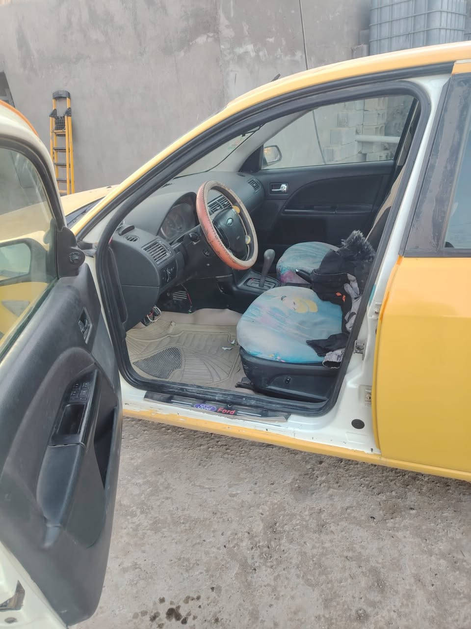 السلام عليكم للبيع فورد 2006جاهزه نواقص بصيطه رقم كربلاء تحويل مباشر مصفره هيئة وغرامات السعر 45وبيه مجال 
مكاني بغداد ***********
