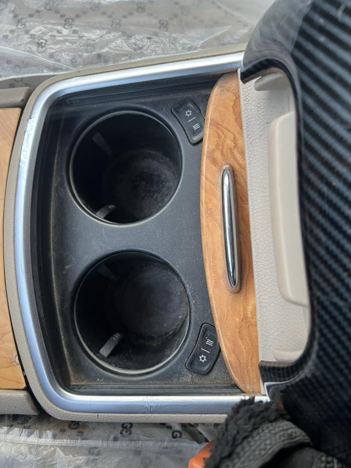 سلام عليكم اوبامه 300cمكفوله فول بنراما تدفه تبريد كلاص حار وباره هواي أمور وحداده نفض للكاع خزن ميموري فول السياره موديل 14محدثه 20  دواخل بيجيً مكانها البصره سعر 80 وبيها مجال اتصل تشلع عيوني واليشوفها غاليه انشالله يحصل ارخص وانه بلخدمه ‭0785 453 4622‬
