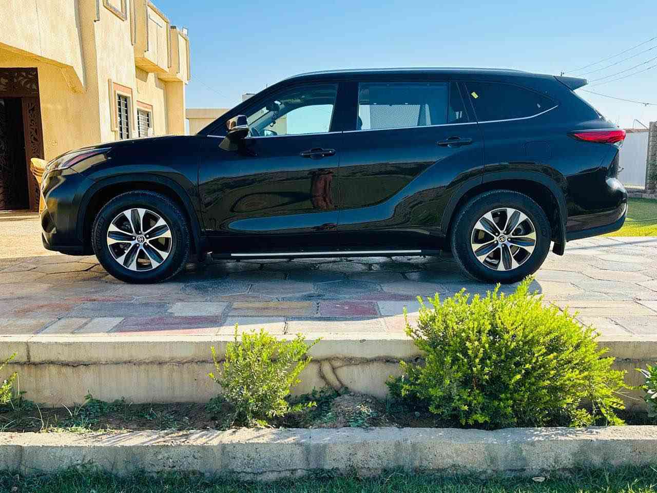 هايلندر موديل 2022  XLE 
السياره فول 
ماشيه 35
محرك 6 سلندر 
رقم مميز 
بصمه فتحه 
كشن جلد VlP
ضرر جاملغ وبونيد 
بدون دواخل 
الارباكات راجعه سستم 
رادارات اماميه وخلفيه 
#يرهم_مراوس_حسب_القناعه

*********** الشريقات, صلاح الدين
