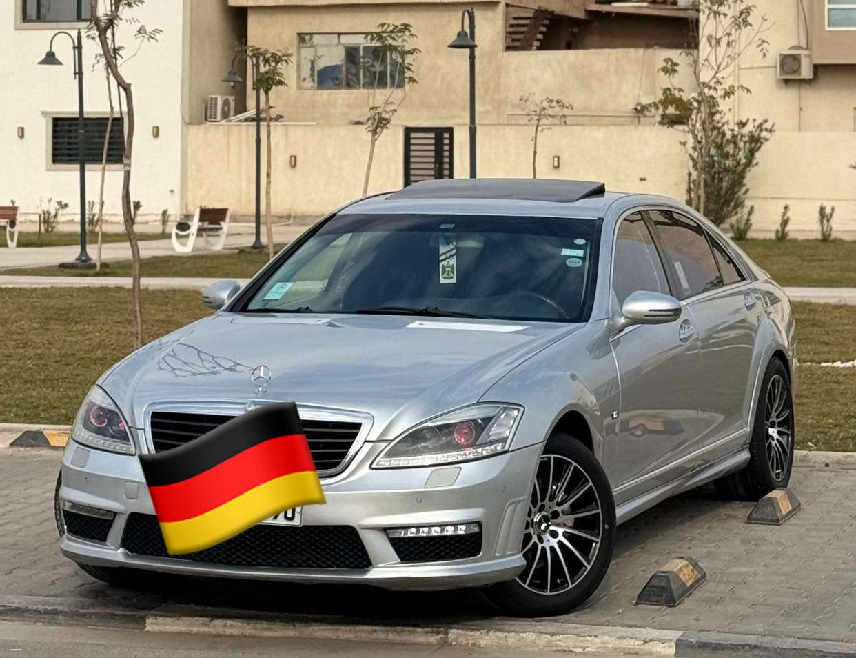 السلام عليكم
تفاصيل اول صوره 
سياره باب طويل جوبلس 
بيبان شفط جنطه شفط 
سياره تروح سجل كبل حاجز بل مرور
