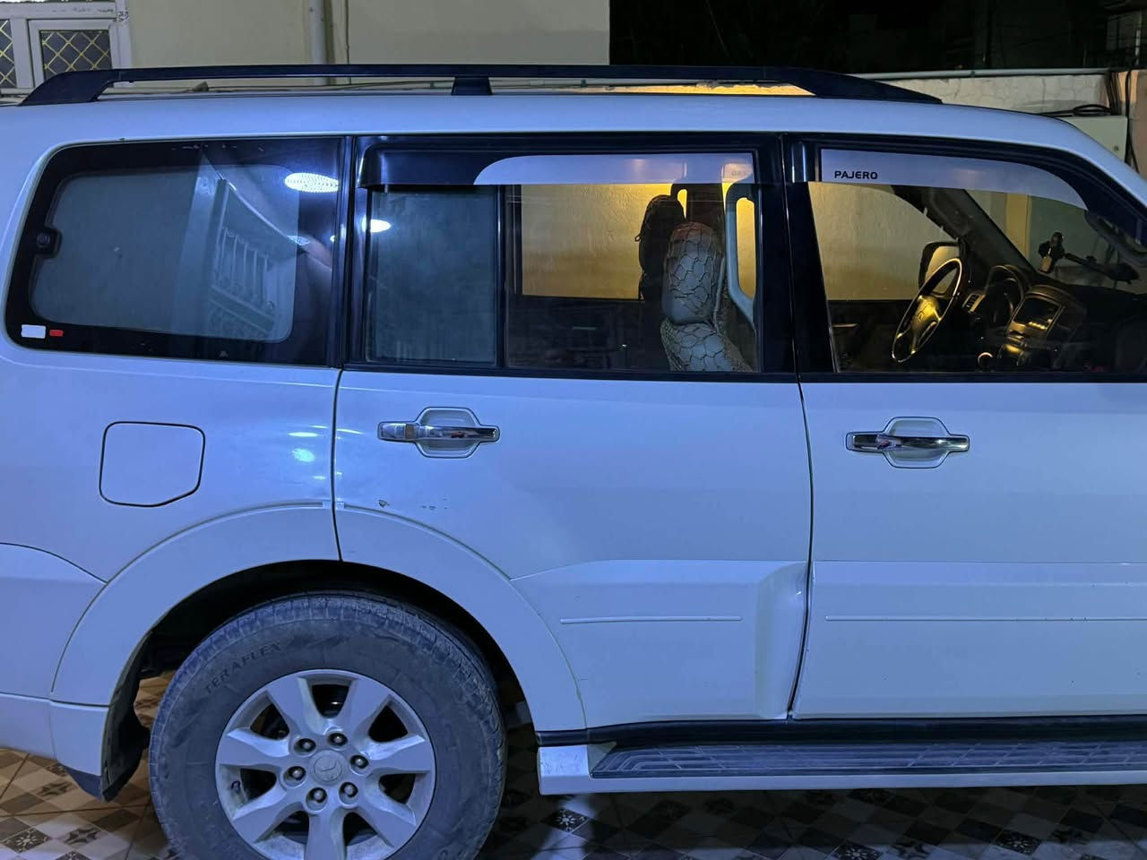 السلام عليكم باجيرو موديل 2010 ماشيه 215 كيلو متر السياره فول حبتور رقم بغداد مكفوله من الصبغ عدى بارد بالبابين الوره شخط بسيط وبخشم الجاملغ الامامي كير محرك تمام بي بدايه لاستيك ولف السعر 133 وبيه مجال مكان السياره حله جمعيه 
*********** حلة, بابل
