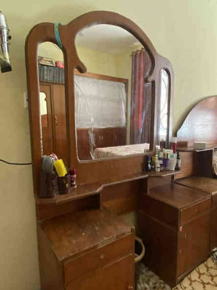 غرفه للبيع نجاره عراقي ٤ بيبان السعر ٤٠٠ مكاني واسط قضاء الحي   *********** الحال
