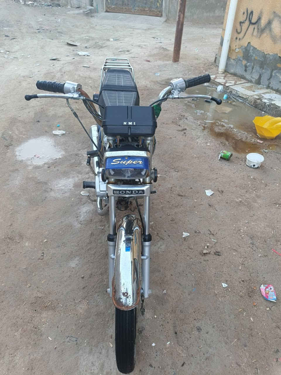 السلام عليكم دراجة ايراني رقم ل البيع
تفاصيل: مكينة نامة شلامجة بلادية ما مفتوحة
شاصي انرجي مديل 16 رقم و سنوية تحويل ثاني يوم
النضافة مثل ما موضح بل صوره
بيهة نقص سبرنك ستان وصط و السكان مزنجر انطيك واحد جديد مكانة
العنوان: البصرة ابو الخصيب 
رقم ***********
