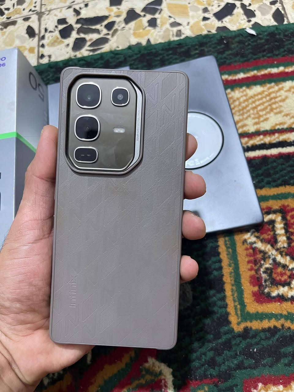 للبيع افينكس 50 برو عشوائيه 12+12 سعره ٢٥٠ الف 
جهاز جديد مستخدم ٨ ايام كامل ملحقاته
 عنواني بغداد حي نصر  ***********
