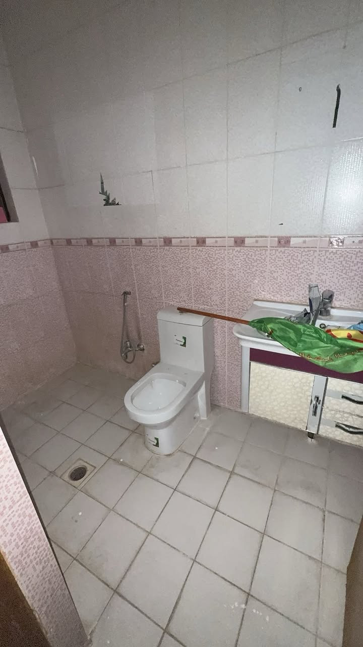 #للايجار____في____السيدية
دار مساحه 120 متر يحتوي على

3 غرف نوم وصاله ومطبخ وخدمات

بدل الايجار مليون 

للاستفسار ***********
