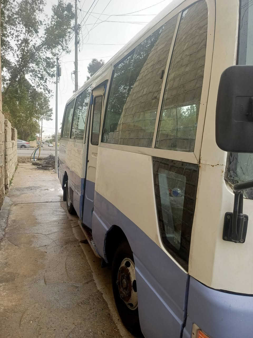 سلام عليكم كوستر نيسان للبيع موديل 2002 تفاصيل عل رقم ***********
