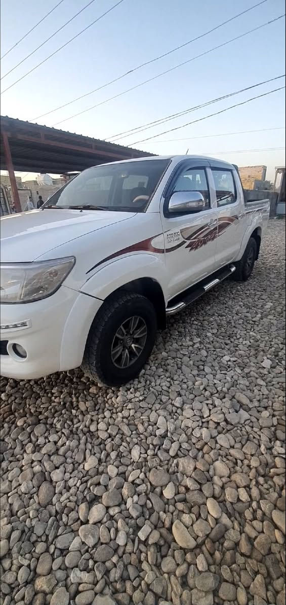 سلام عليكم تيوتا هايلوكس للبيع فورويل سعودي ام الدعاء 

 موديل 2015 مكفوله كفاله عامه شرط السونار رقم 19 الجديد كير محرك حداديه مكفولات 

سنويه مجدده تخم تاير جديد حساسات خلفيه سياره جديده بمعنى الكلمه تحويل مباشر  تبريد شغال
 وتدفئه  

كير اوتوماتيك  تحويل مباشر لاتصال على الرقم ***********مكان السياره الديوانيةا
