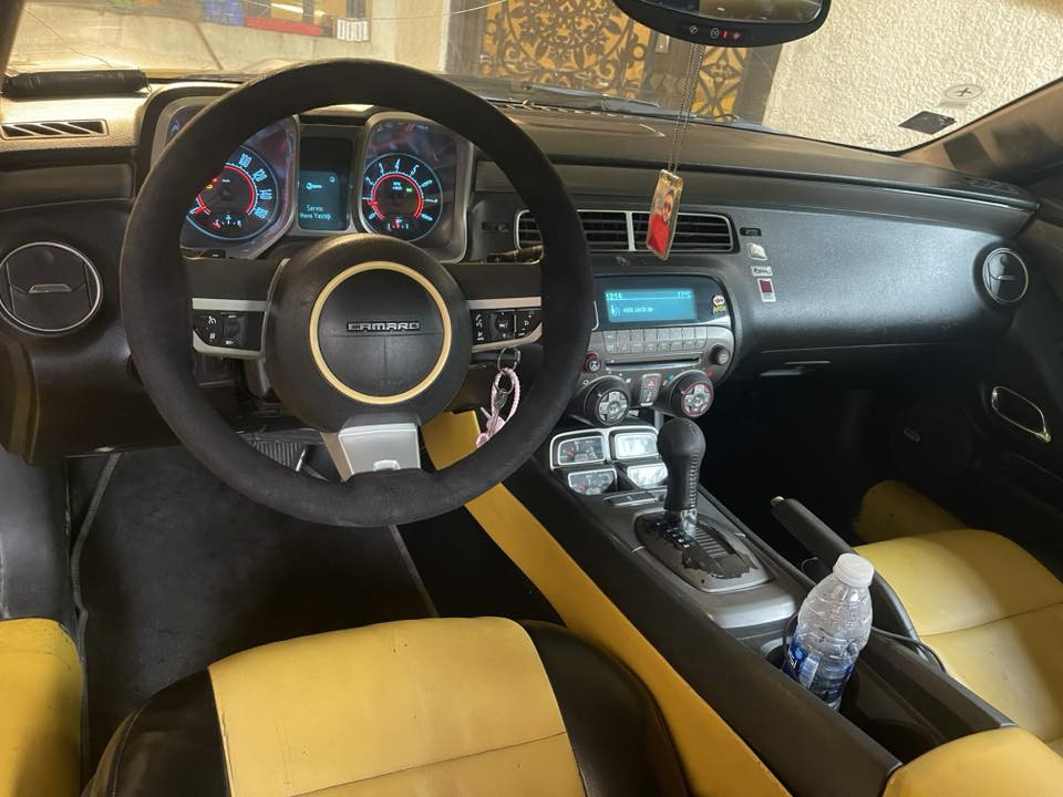 تحيه طيبه للبيع كمارو موديل 2010 فول فول مكينه ٦ كير اوتو مكينه جديده مشدوده رقم بغداد سنويه لل٣٠ هزه جديده نقصها بس صدر نص عمر وارد أمريكي ضربه جاملغ خلفي وبلعراق حزام صبغ مكاني بغداد علخدمي مال مطار رقمي *********** سعر 75 ورقه بيع فقط بدون مراوس وشكرا
