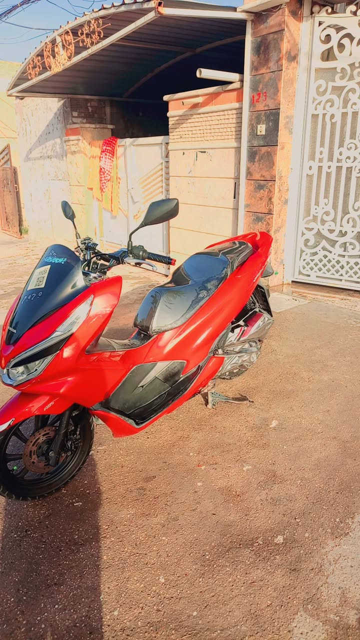 السلام عليكم دراجه للبيع pcx الجيل الثالث العنوان بغداد الشعب شارع الصحه سعرهه ب16 وبيهه مجال***********
