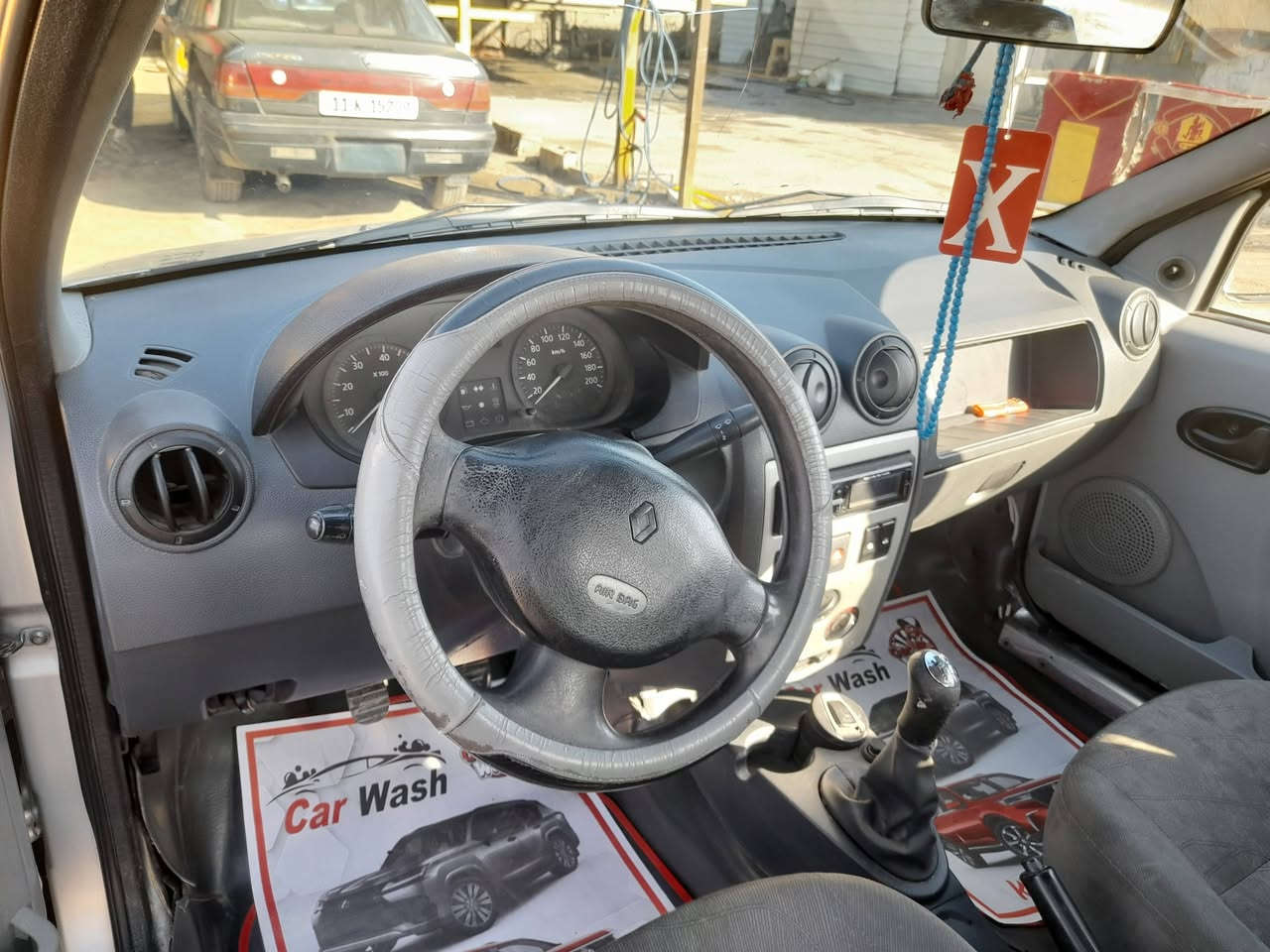 سلام عليكم رينو 2013 المكان بغداد التاجي قرب المعسكر بيه تغم تاير باتري جديد حداديه جديده جام كهربه سعر 40بيه مجال الرقم***********
