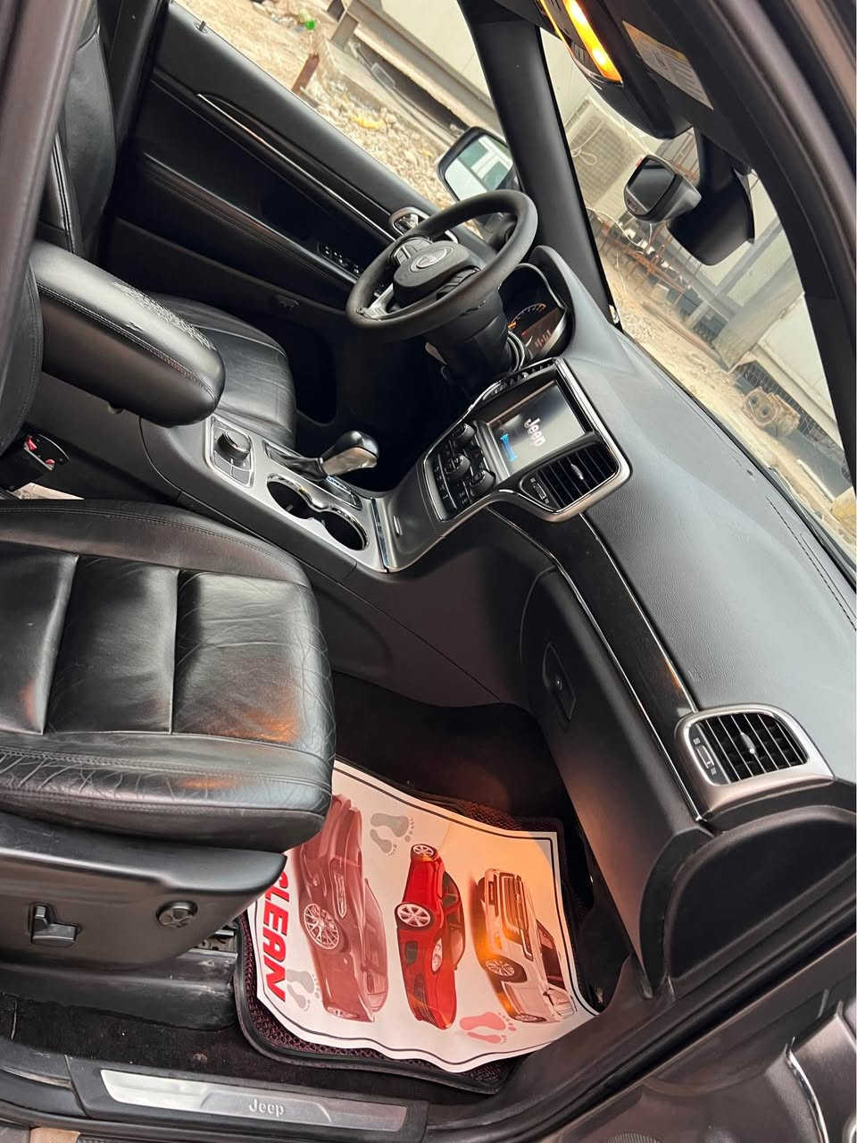 السلام عليكم جيب مديل 2018  هيمي 
محرك V8  5700  
ماشيه: 118 M
حادث جاملغ وبنيد فقط 
توقف ذاتي 
رقم بغداد 
فول مواصفات عدا الفتحة 
دفع رباعي 
كاملة من كولشي 
مكانها بغداد ،الكرادة، قرية دجلة 
للاستفسار اكثر الاتصال ع     ***********
السعر :205 بغداد, العراق
