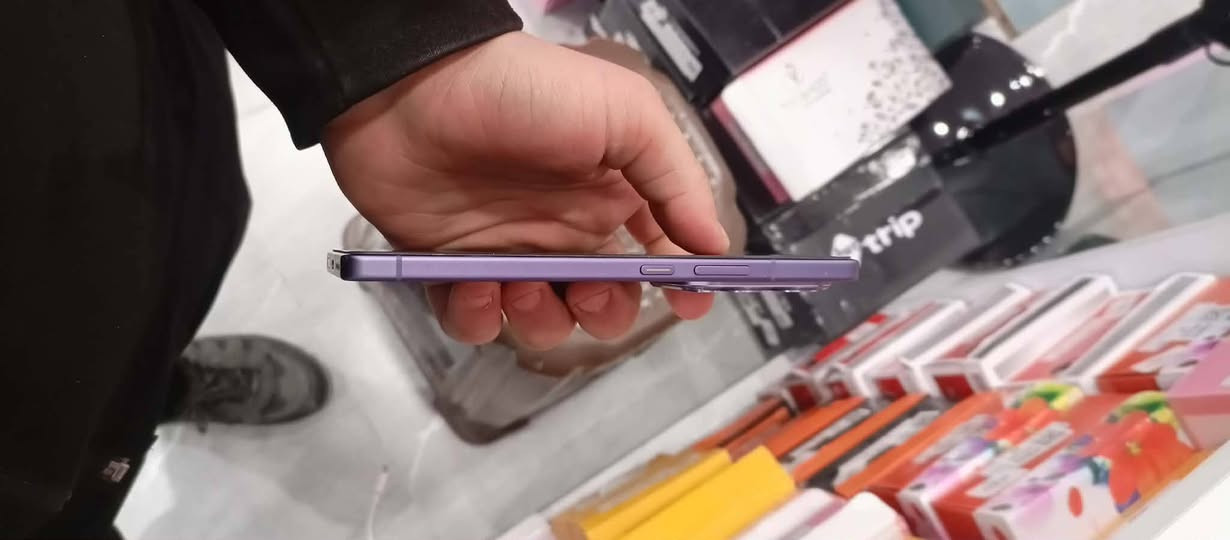 سلام عليكم انفنكس نوت 50برو 
ذاكرة ٢٥٦
رام ٨+٨ 
كفر الأصلي 
شاحنة لاسلكي أصلية 
شاحنة عادية 
كارتون موجود غراض كاملة 
***********
