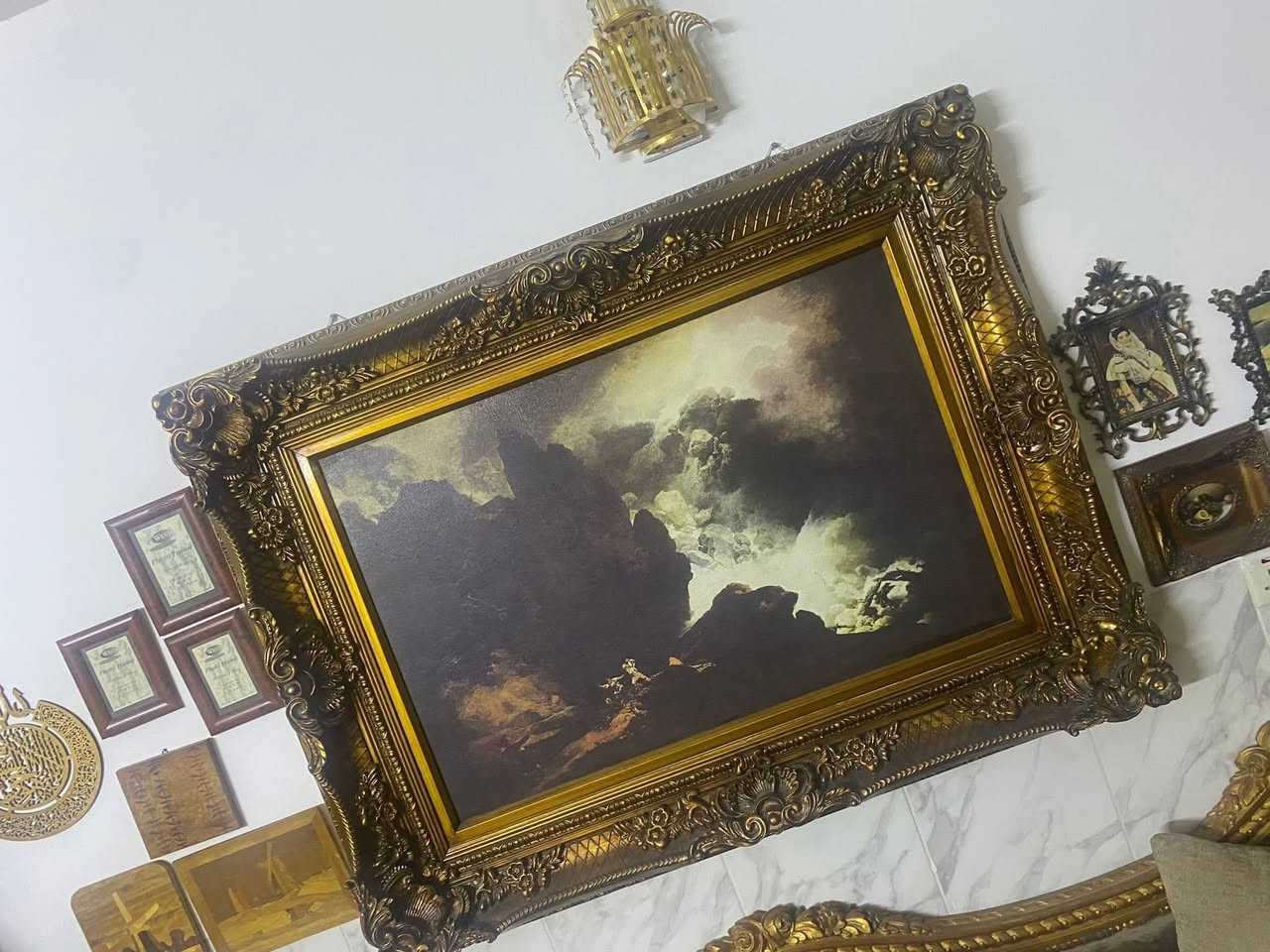 اسلام عليكم نص تخم مصري نقش ناعم مع بوفيه وميز طعام وسيت طبلات عجينه هندي اثاث جدآ نضيف ومصري كله ***********
