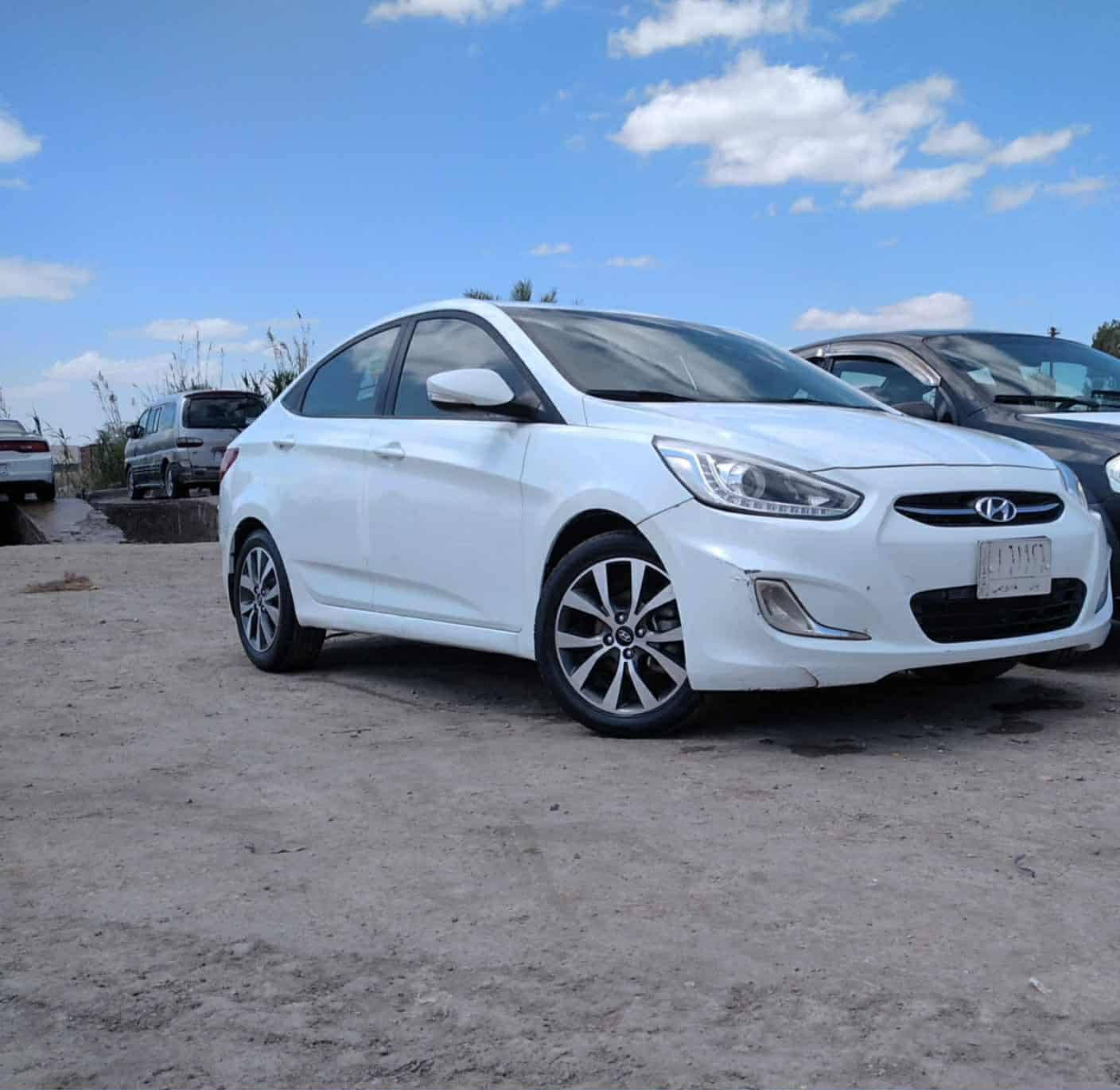 السلام عليكم
كلشي موجود بالسوك 
اكسنت 2016 خليجي 
ماشيه 90 ألف حقيقي 
فتحه سقف 
شاشه انرويد
اشاير بالمري 
مكينه وكير خير من الله 
السياره رقم بابل السنويه نافذه شرط التحويل 
السياره بيه ضربه بالدوسه 
وبيه بارد شي قليل بالبابين عكس السايق 
حداديه 70/100
السعر 110 وبيه مجال 
المكان بابل المدحتيه 
***********
