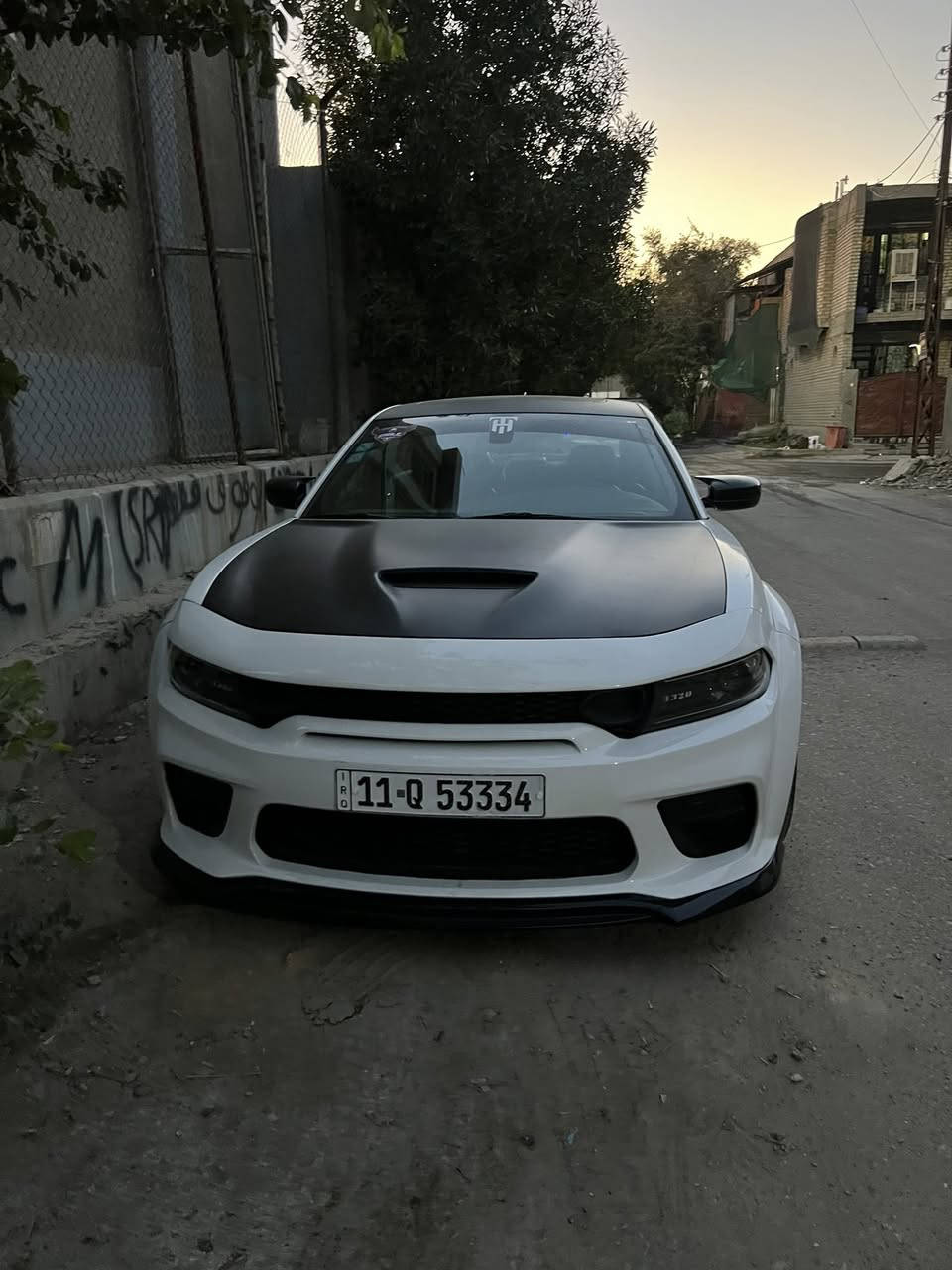 السلام عليكم للبيع او مراوس بشي اقل واخذ فرق 
جارجر وايد بدي سكات 6400 تو كلر بلادي 
فول مواصفات ما عدا الرادار الامامي 
رقم بغداد شبه مميز 
سياره مصروف عليها هواي وتجي وتشوف بعينك ومعروفه هم السياره ماشيه 32 الف مايل المكينه الكير الاكسل مكفولات حادثها فقط بارد وطاك الايرباك مالتها داخلها احمر بلادي. صور الحادث  بالمنشور  سعر السياره 330 وبي مجال وذا مراوس بشي اقل هم عادي نتفق ع السعر مكاني بغداد الدوره رقمي *********** الي متعجبه السياره فدوه لنعاله وشكرا ❤️
