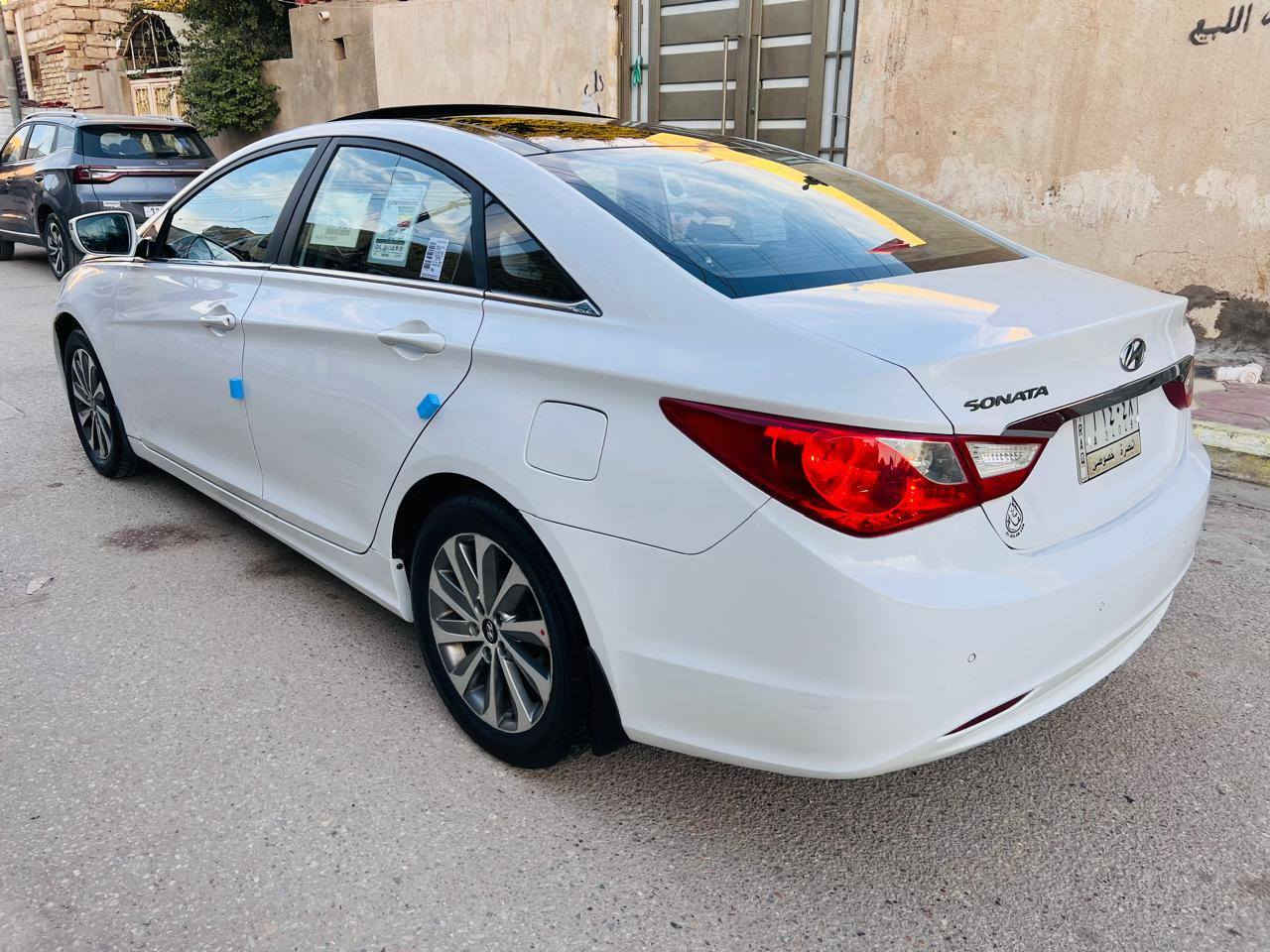 السلام عليكم ورحمة الله وبركاته
هونداي سوناتا 2014 خليجي رقم بصرة تحويل مباشر 
محرك 2400 دوش شرط مامفتوح بيها جاملغ الأمامي الايسر مصبوغ وطرف باب الراكب بدون ضرر داخلي والباقي كفالة عامة ضربة وصبغ وتبديل 
مواصفات السيارة 
بنوراما كشنات كهرباء فول تحكم ستيرين لد امامي لايت عدسه ويل كب نجمة حساسات تبريد خلفي إشارة بالمراية مرايات شفط محرك 2400 سيارة جديدة جدآ بالعافية ع ياخذها حدادية جاهزة  100\100 
مكان السيارة الناصرية قرب كراج بغداد 
السعر 124 بيه مجال بسيط جدآ  
للاتصال{***********}
