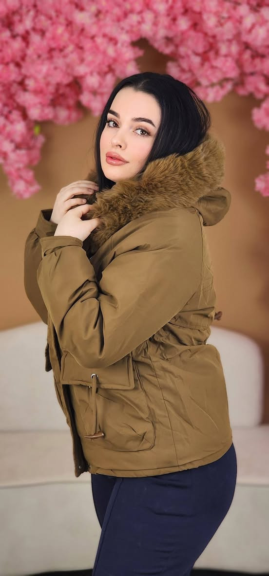 قمصله باربي
مطريه كوريه 
مبطنه فرو + كلاو فرو 
چاكات سحب بالخلف للتخصير 
القطعه نازكه من كل النواحي 
مابيها اي نقص 

القياس l xl xxl 3xl 
وزن ٥٠ الى ٩٥ 
وب35,الف بس


**إذا كنت صاحب هذا الإعلان وتريد حذفه لأي سبب، رجاءا أرسل رسالة إلى الدعم الفني**