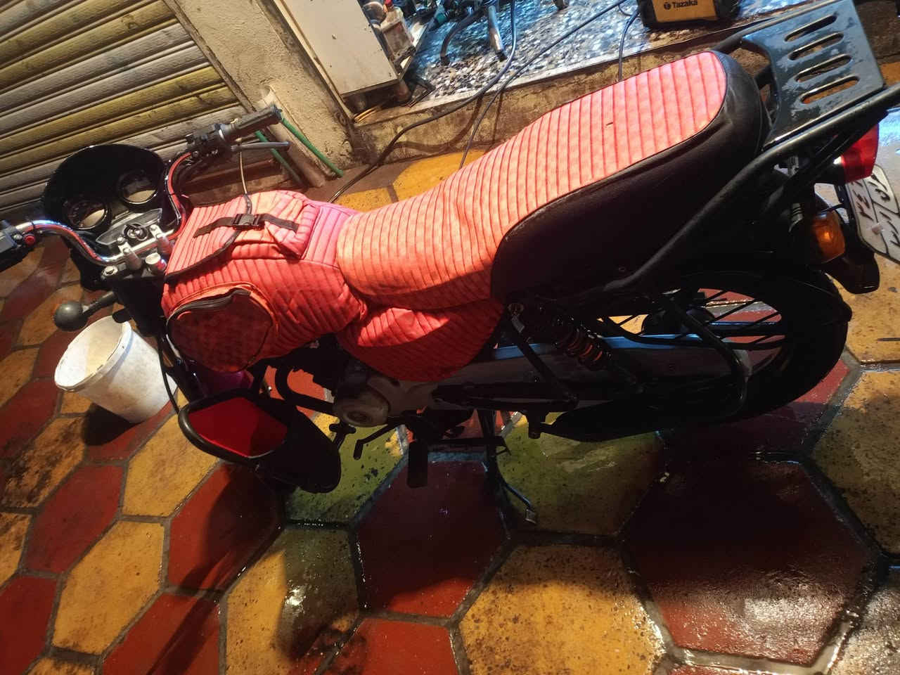 السلام عليكم دراجة بوكسر اربيل امرقمة تحويل ثانيوم دراجة خير من اللة اترايهة يخبل شلعةمعدل نعومة كلش حلوة وبل عافية عل ياخذهة مكينة ما مفتوحة ابد جانت متروكة موديل 21 نازلة بل 22 مابيها برغي نقص مكاني بغداد الشراي يخابر ويدلل السعر 1800وبيهة مجال لناس الطيبة رقمي ***********
