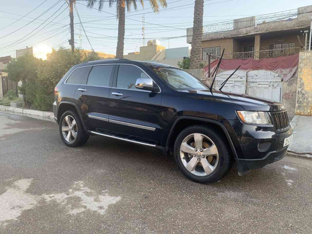 السلام عليكم
للبيع جيب كراند شيروكي 2011 لمتدد فول مواصفات 1/1
1- تدفئه +تبريد كشنات
2-شاشه عدد2 كبيره وصغير
3-بصمه تشغيل عن بعد
4- بانوراما سقف
5-حساسات وكامره
6-صندوك كهرباء
7-مري قلاب
8-وضعيات قياده مختلفه
9-كشنات جلد كهرباء 
10-تخم تاير جديد + منضومه زنون
11-حداديه كامله
12-رقم انكليزي جديد
13- محرك وكير بحاله ممتازه
14-حجم المحرك (3600) 6 سلندر
السياره داخله كلين هنا بيها قطعه وحده ورش كلير حزام اثر شخووط 
السعر : 145$
***********
