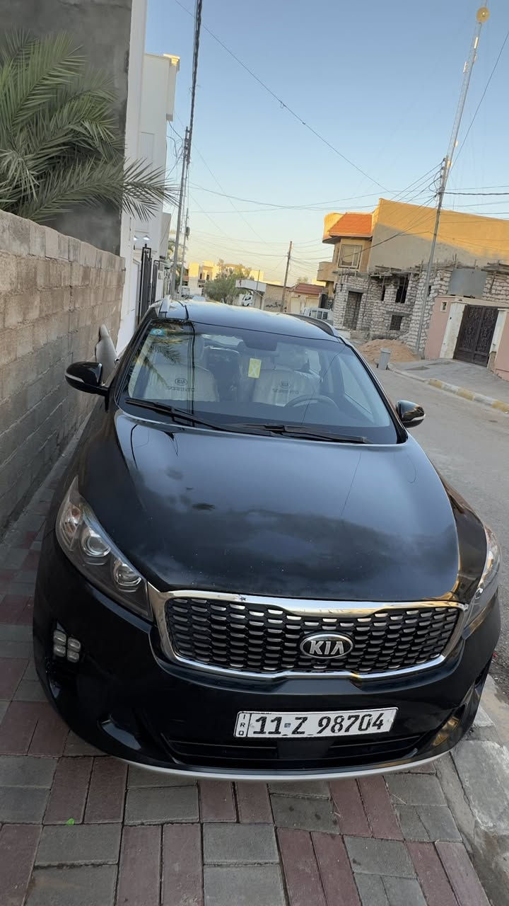 ملوك الفخامة العائلية: 

إذا انت ادور سيارة بيها هيبة المظهر وقوة الأداء والراحة لعائلتك.. فهاي فرصتك.

كيا سورينتو 2019 خليجي، (7 راكب) ،  ٦ سليندر ، بصمة 

 المحرك والگير بلادي
 اللون: أسود ملكي مميز 
 المساحة: 7 مقاعد مريحة جداً للمسافات الطويلة، مع تكييف مركزي واصل لآخر مقعد.
 نظام الدفع: دفع رباعي مستمر (4WD)  يضمن لك الثبات التام بالمطر واللوفات الطرق التعبانة.
٤  أنظمة القيادة :
الاقتصادي: توفير استهلاك البانزين بالداخل.
 المريح: سياقة ناعمة ومريحة للمشاوير اليومية.
 الرياضي: استجابة السريعة والقوة الكاملة على الطرق السريعة.
 الذكي: نظام يقرأ أنت شلون تسوق ويمشي وياك اوتوماتيكياً.

 شاشة داخلية كبيرة تدعم Apple CarPlay و Android Auto (خرائط، اتصال، وقرآن).
 كاميرا خلفية عالية الدقة.
دوشمة كشنات وارضية جلد 

 أنظمة أمان متطورة: نظام الفرملة المساعدة، مانع الانزلاق (ABS)، ومثبت سرعة ذكي. ( باختصار اذا تمشي بسرعة عالية ولزمت بريك فجأة السيارة ما تفتر عندك وهمات ما تفقد السيطرة عالستيرن)

 

السيارة بيها طخة بالبنيد والدعامية الخلفية، وتم تصليحها.

السعر : ٢١٠ ورقة
السيارة ماشية: ١١٨٣٠٠


**إذا كنت صاحب هذا الإعلان وتريد حذفه لأي سبب، رجاءا أرسل رسالة إلى الدعم الفني**
