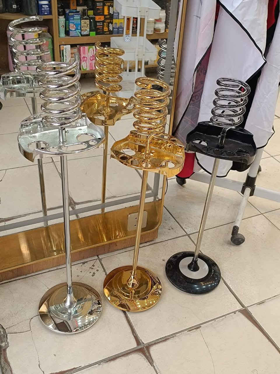 تجهيز صالون حلاقه رجالي ونسائي 
بأسعار مناسبه 
حامله شسوار بعده الوان 
جهاز بخار حار بارد 
عربه اصباغ.  عربه تنضيم ادوات 
للحجز والاستفسار مراسله الصفحه 
يوجد توصيل لكافة محافظات


**إذا كنت صاحب هذا الإعلان وتريد حذفه لأي سبب، رجاءا أرسل رسالة إلى الدعم الفني**