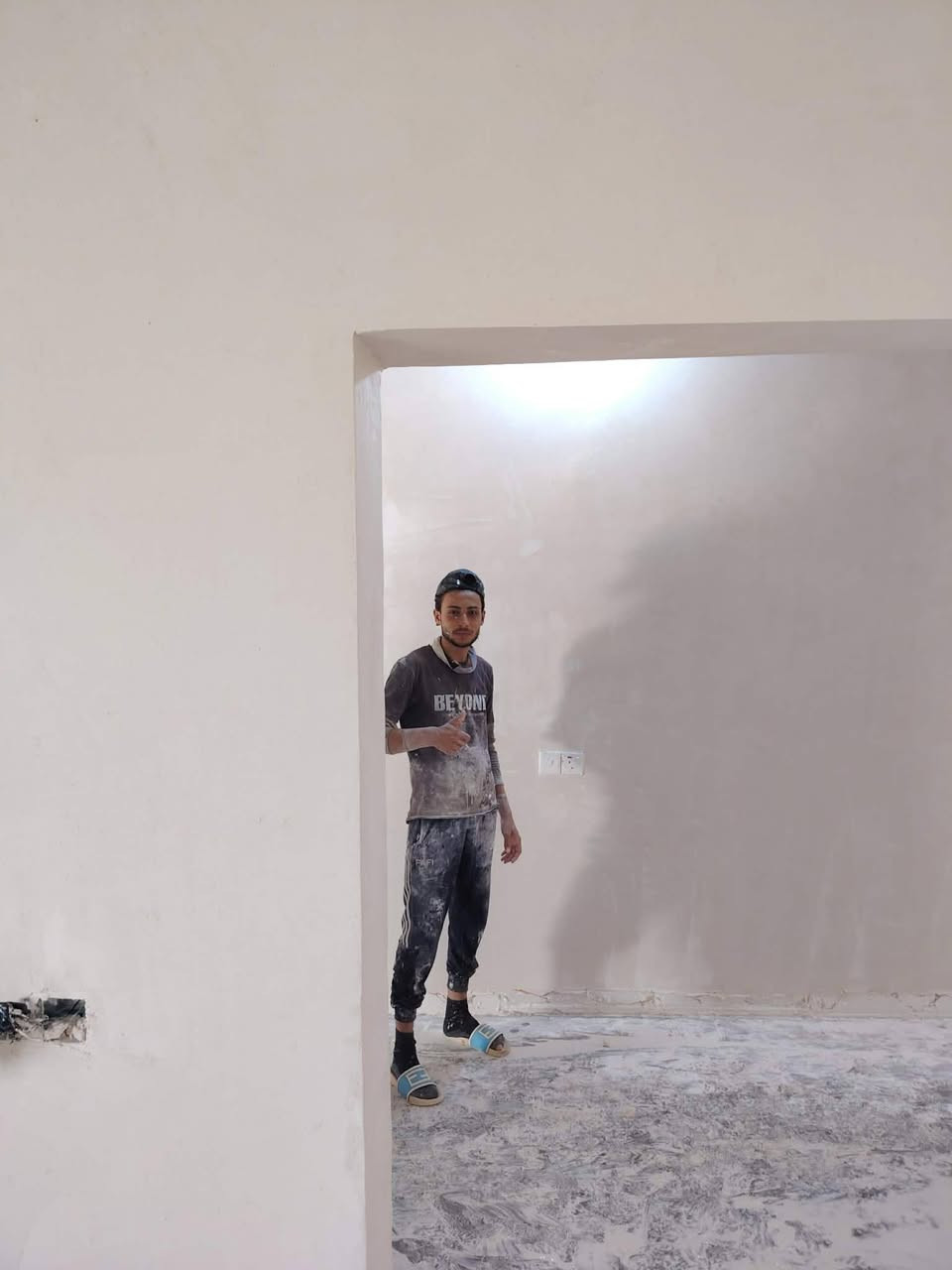 السلام عليكم يوجد كادر لبخ متفرق سمنت جص اي شي عندك نجيك الاستفسار علرقم ‏‪***********‬‏
