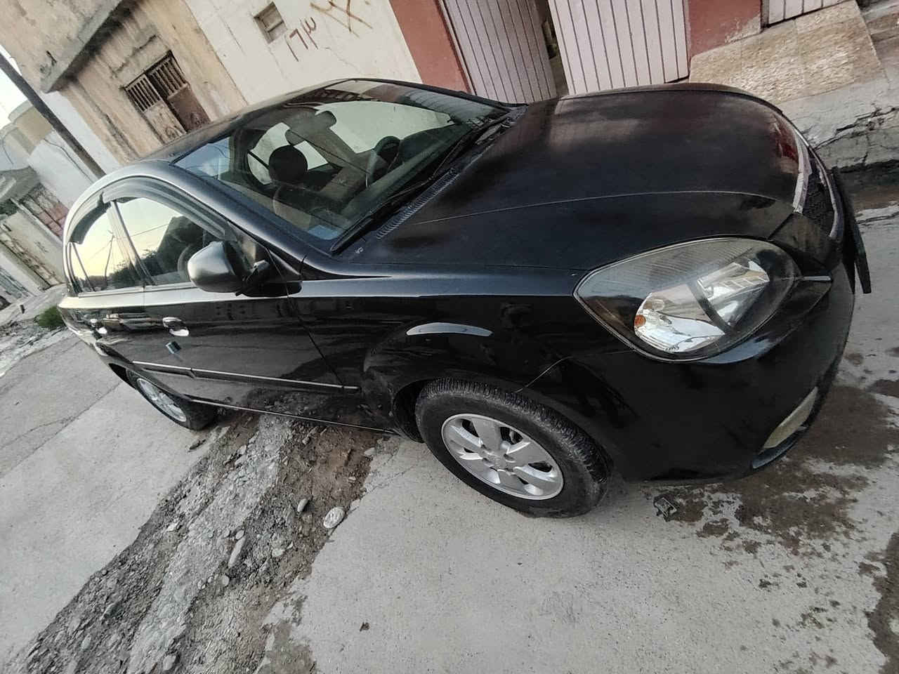 السلام عليكم
كيا ريو 🚕 وأرد كوري 

موديل 2011👋 رقم أربيل اوربي 🙋 

 كاربون بانزين ⛽ 

شرط التحويل 🚦 

محرك 16 محرك وكير شرط 👋 

تبريد ثلج 🥶 مكيف الهواء 

طخم تاير طخم امامي خلفي جديد 👋 

📢 السياره بدون ظرر  وكدام العين 👀 

🛑#السعر 88$💸 وبيها مجال 

🛑2️⃣بلتلفون قفل ماكو تعال ودفع سعر اليعجبك 🛑

 /*********** 📱كورك 📞

*********** 📱اسيا📞
