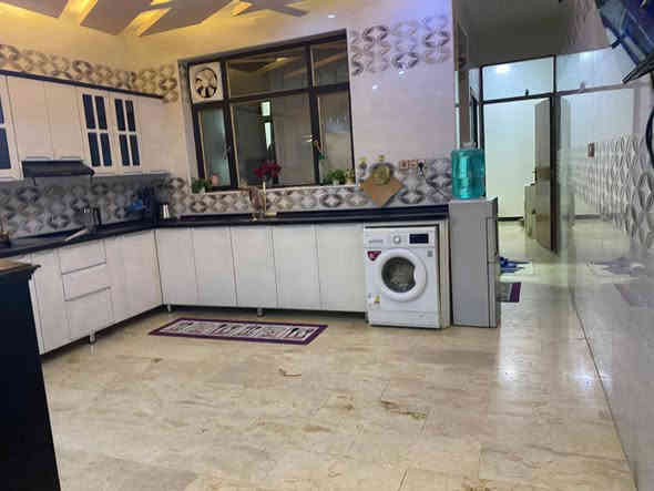 سلام عليكم دار للبيع مساحه ١٠٠ متر  طابوا ملك صرف العنوان الشعب قرب فلكه صباح الخياط بتجاه نادي النفط رابع فرع مقابيل مركز سناريا للتجميل طابقين ونصف  بناء 2024  فول مواصفات  بي 5 غرف نوم وستقبال مدخلين  وبي مطبخ حار + بارد.    حمامات عدد ٢  السعر 315  وبي مجال شي بسيط للشراي رجاءا غير متواجد بالفيس الا تصال على الرقم (*********** )
