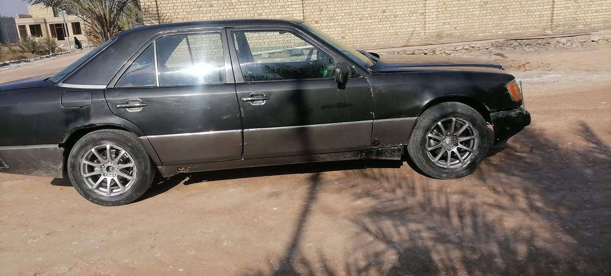 للبيع سيارة مارسيدس دب موديل 91 رقم انبار مالكهه بالسماوه  سياره محوره كير ومحرك بطه  العنوان سماوه 
الاتصال ع رقم. ***********
