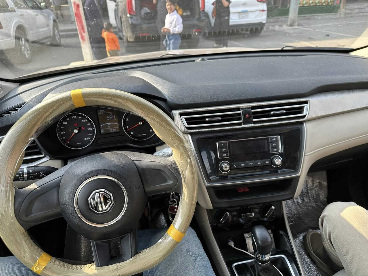 السلام عليكم للبيع ام جي 5 موديل 23 
ماشيه 42 سياره مكفوله رقم اربيل السعر97 وبيه مجال مكاني بغداد ***********
