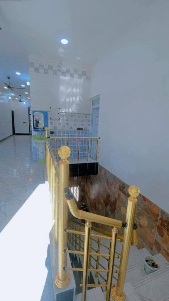 بسم الله الرحمن الرحيم
(***********) 
(فيلا للبيع) المساحة ١٢٠٠ م
الطابق الاول يحتوي على (٣غرف نوم) صالة كبيرة داخلية للضيوف (٥م× ١٠م) +كلدور.
حمامات شرقي وغربي عدد ٢. مطبخ حار وبارد كبير. الطابق الثاني (٤غرف نوم) صالة كبيرة.. ممر بين الغرف. مخزن حمام شرقي وغربي عدد ٢. بلكون مفتوح حمامات خارجية عدد ٢
حديقة امامية وخلفية تحتوي على نافورة وأنواع الورد والحمضيات الموقع (بغداد الراشدية) مركز الناحيه الفيلا كاملة تجيب العائلة  وتسكن للاتصال ***********  علما الفيلا سند ٢٥ دائمي.
