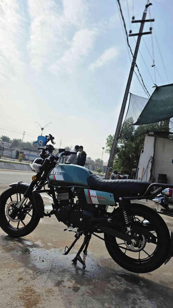 دايون لايتي موديل ٢٥ صارلها ٢٠ يوم من طالعه معرض مرقمه لوحات وسنويه ماشيه الفين  زيرو الدراجه رقم مميز هم  مكاني كربلاء سعرها ٢٩٠٠ وبيها مجال قليل ***********
