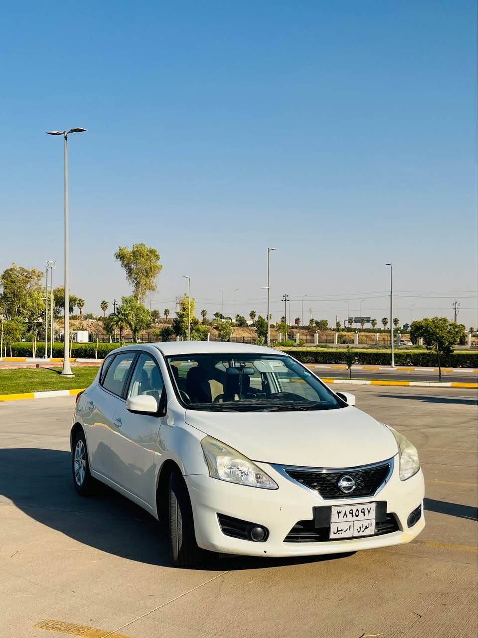 Nissan 2014 SV 🇯🇵

سەیارەیکی پاک و جوان و بە خزمەت 
لێدرانی نیە بەس بستەک چاملخی پێشەوە سبوغە شوخت بوو رەسمەکەشم پێە 
باقیدی سەیارەکە هەیکەلی رێک و جوانە ئەگەر ٢-٣ جیگا قنجی قۆپی بچووکی هەبی لە وێنەکە دیارە شاشەیەکی car play جوانی لۆ داندرایە و دینار مەسروفی تێدا نیە و تاخم کوشنو گاعیەی لۆ داندرایە پاکە سەیارەکە هەموو جیانی بە شەرتە دینار مەسروفی تێدا نیە

*********** korek u what’s app أربيل, العراق
