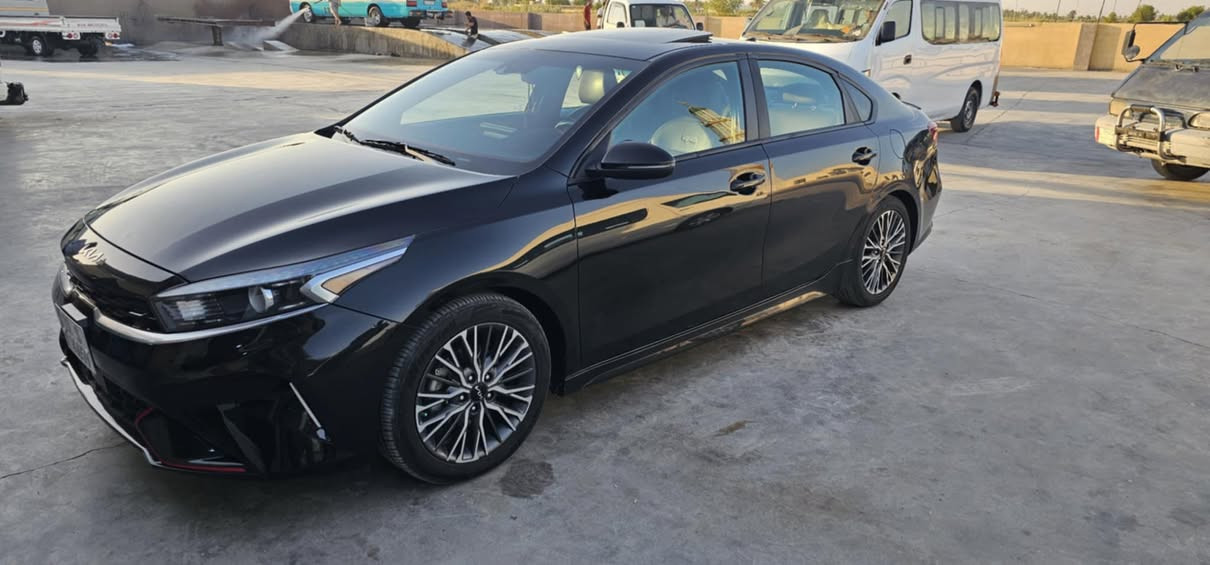 السلام عليكم فورتي 2023جي تي لاين فول مواصفات حادثها باب السائق والباب الوراه مبدلات نفس اللون 
ماشيه 46الف مايل 
رقم بغداد إنكليزي. 
مكينه 2000دوش المرغوبه 
بصمه أبواب وتشغيل 
تشغيل عن بعد وثلاث انضمه قياده 
اوتو هولد 
كامله تخم تاير جواها مناقصها كلشي 
السعر 162&
مكان السياره بغداد ابو غريب 
***********
