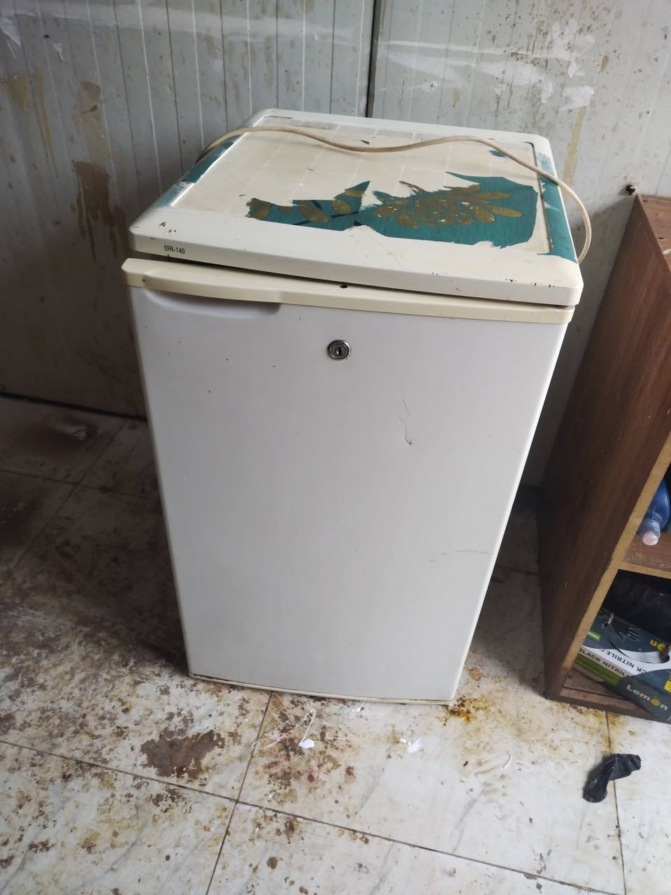 السلام عليكم
ثلاجه ٥ قدم حجم صغير
بلاديه ممتواضعه
السعر ٣٥ الف
المكان الكريعات مقابل مطعم البلام العائلي
موبايل ***********
لانرد على التعليقات فقط الاتصال
