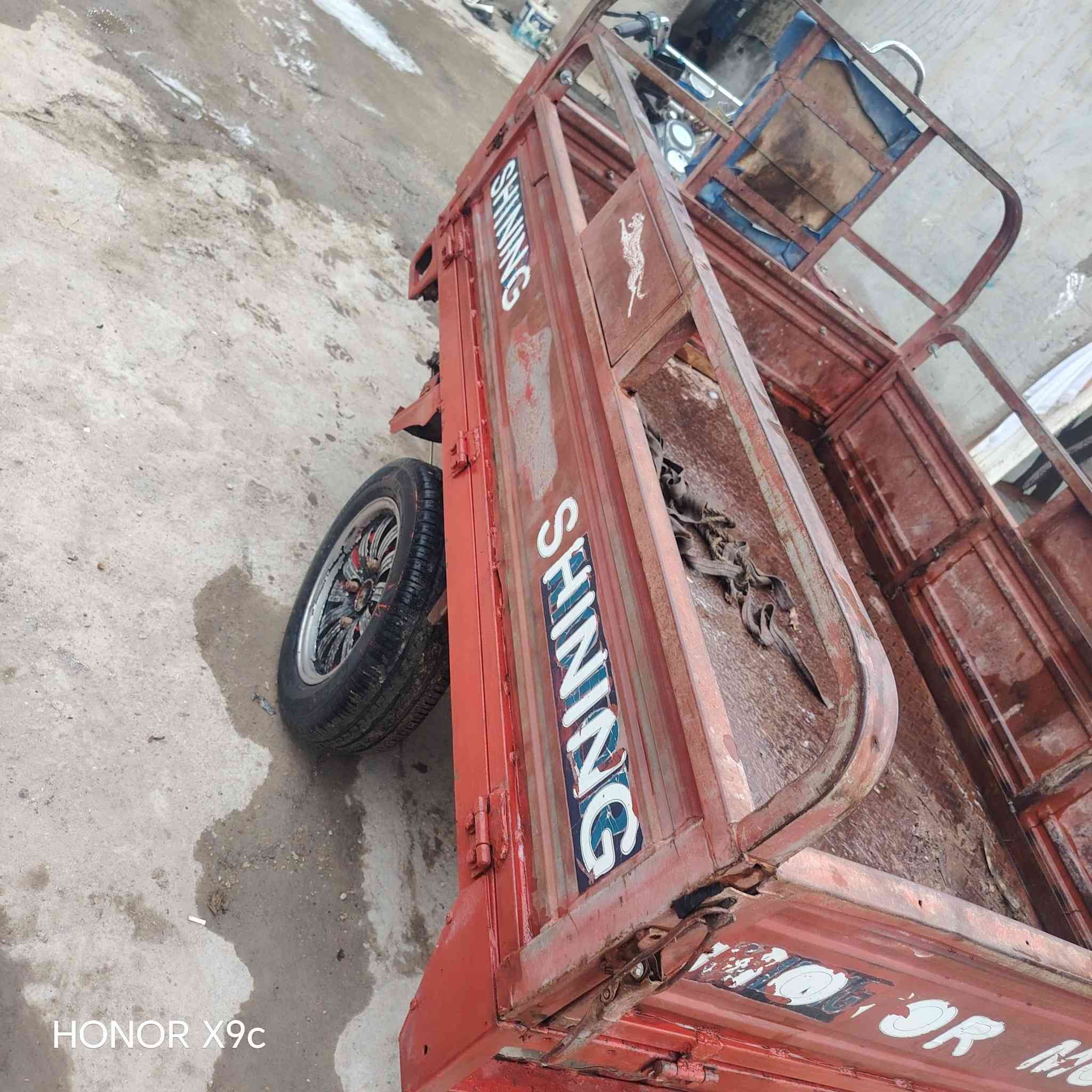 السلام عليكم ستوته 2014 للبيع محرك 25 كلك مقفوله سرقه وعشائر مكاني حله ابو غرق السعر 850 وبيها مجال***********
