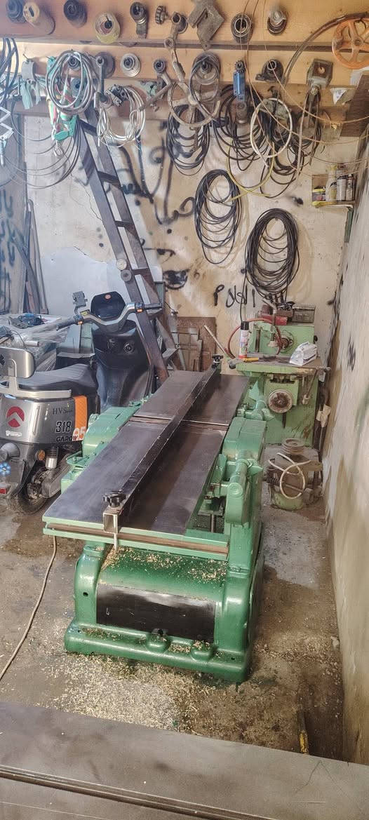 رنده دبل المانيه الصنع عرض طوبه 40سم  طوله160سم كيربوكس سرعتين ابلاديه المكينه لا كسر ولا لحيم بس الكشاو عمل السعر مليون وربع مكان بغداد النهضة شارع الهادي رقم ***********
