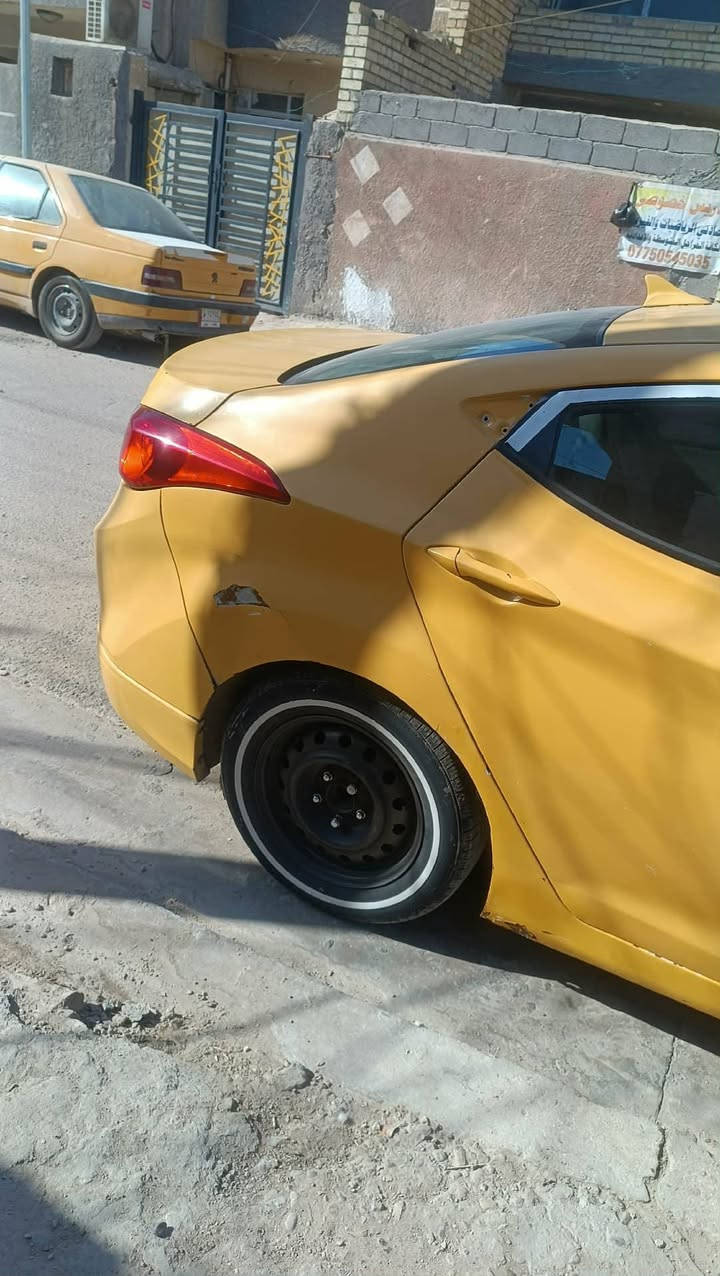 النترا مضلع ٢٠١٢ وارد امريكي فوول عدا البصمة. حادث جاملغ خلفي وباب خلفي جهة اليمين راجع نفسه.والحادث الاخر صفحة السايق باب السايق والخلفي وشوية جاملغ خلفي.بعدهن ممصلحات .محرك ١٨٠٠خير من الله لا صرف ولا تبخير ناعمة..منظومة غاز بيهة .صدر امامي خلفي تعبانات. تبريد ثلج كمبريسر +راديتر +فريز كله جديد. سياره مال جناي. فتحة +شاشة ايباد+كشنات جلد تدفئة+كامرةةة....رقم بغداد بأسمي تحويل ثاني يوم. 
سعر ٩٠ وبيهة حك الجية..
الشعب ***********
