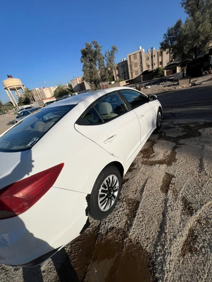 #السلام عليكم
اقراءة للاخير فدوه
النترا 2020 
السيارة حادثها حرق فيول بم 
والسيارة مصبوغة عام وكشرها الخارجي تعبان 
ويرادله شغل
كير مكينة خير من الله مكفولات 
تبريد ثلج ثلج.
الرقم ذي قار مشروع وطني ( تحول بكل مكان)
السيارة شركة باقي20 يوم تتحول فقط 20 يوم
سونار ماعندي من اخذتها صارلها سنة ونص عندي
داش كام منضومة عدسات زينون 
مصورها بكل تفاصيلها عنوان السيارة بغداد
*********** واتساب فقط 
السعر
 شكد ماعرف شكد تسوة قيم بالي يرضي الله 
.لان لابياع ولا شراي 

كل تفاصيل كاتبلك
