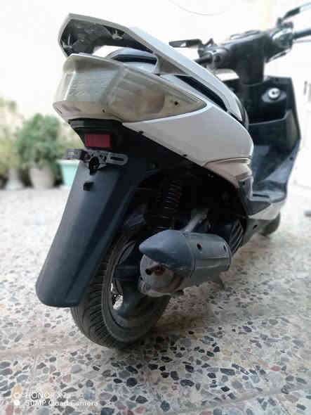 السلام عليكم
دراجه سكنز فحل كابريتر دراجه مرتبه وحلوه مكينته حلوه مرايات دراجه بلاديه تشتغل  سلف وهندر كهربائيات كله شغاله كلوب عالي ناصي سعر ٥٥٠ وبيه مجال بصيط حق الجيه
المكان بغداد الحريه 

وتساب ***********
