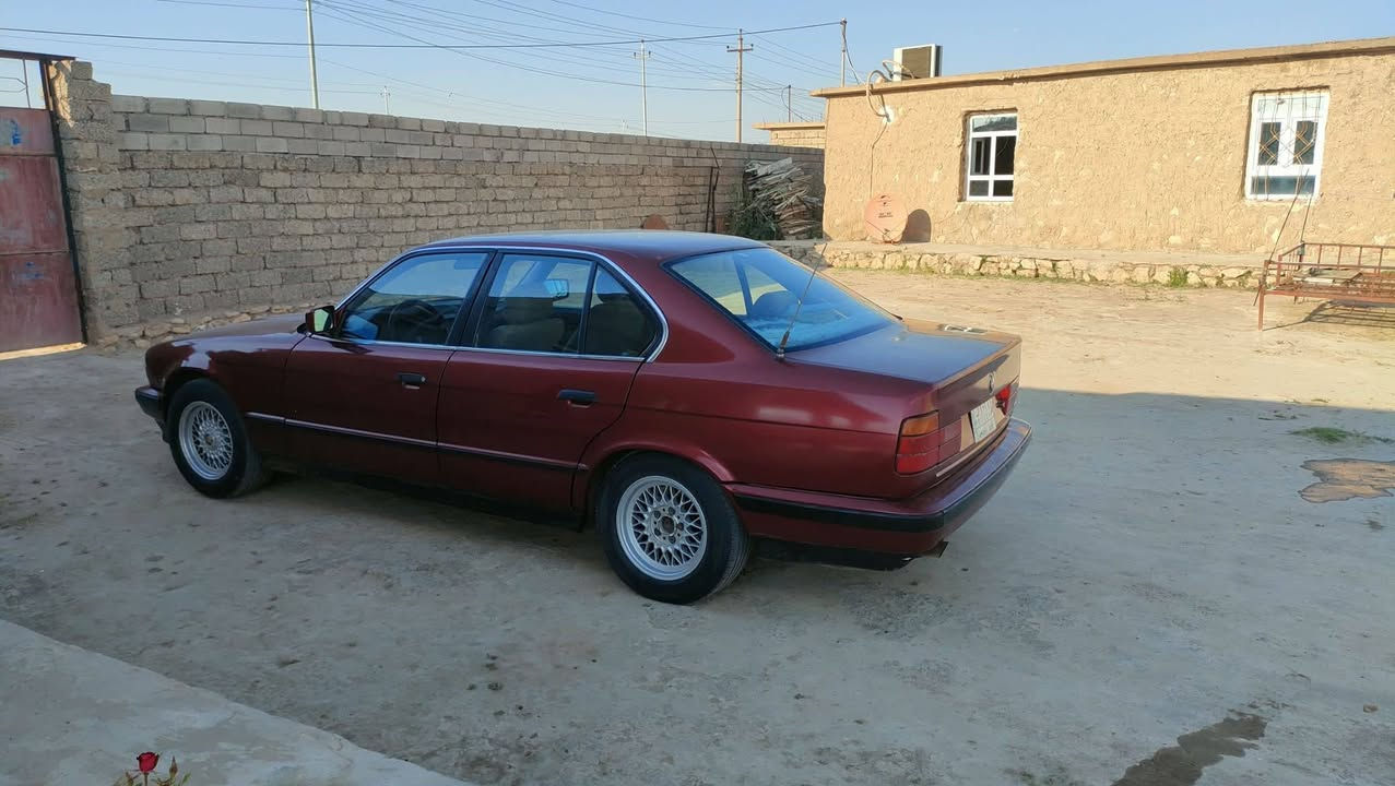 السلام عليكم
 (سيارة للبيع BMW)
حجم 520 موديل( 1991) گير عادي محرك كبس صبغ عام جمالية فقط  بدون معجون بدون تبديل شرط ومحرك وگير شرط فتحة سقف جامات كهربائي اثنين رقم نينوى ألماني سنوية لحد (2027) سيارة بأسمي تحويل مباشر كابون بانزين كامل السعر (53) وبيها مجال للاستفسار اكثر تواصل خاص او على الرقم التالي
 ***********
