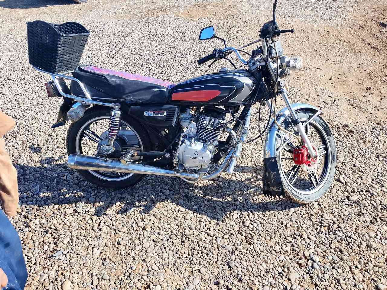 السلام عليكم 
يوجد موطور البيع 
السعر450 وبي مجال 
تصل على الرقم ***********
