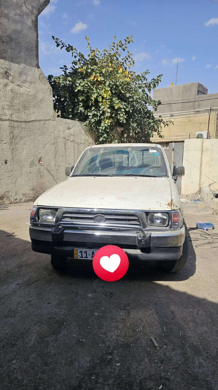 السلام عليكم
تيوتا بيك اب جمرة موديل ١٩٩٨ للبيع 
رقم بغداد الأجنبي الجديد وسنوية هزة جديدة 
صبغ بلادي عدا الباب الخلفي 
مكينة وكير اوتوماتيك بلادي 
بور ستيرن 
السياره نظيفة وبيها بعض نواقص 
غلاف بدي وكهربائيات ودوشمة وتخم تاير كله جديد 
السعر ٦٠ $ مكاني بغداد 
الاتصال على الرقم ***********
