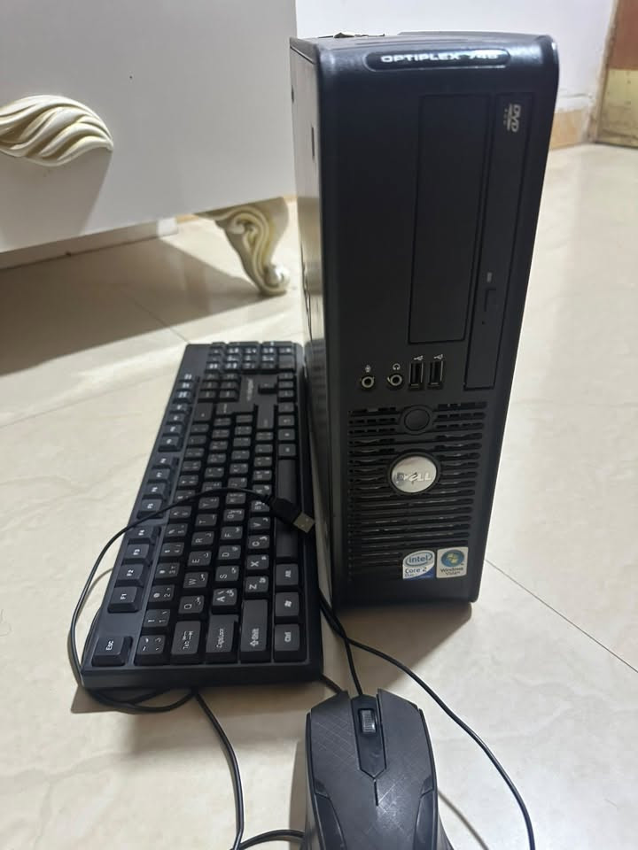 حاسبة DELL للبيع شرط الشغل مع كيبورد وماوس 75 الف ***********
