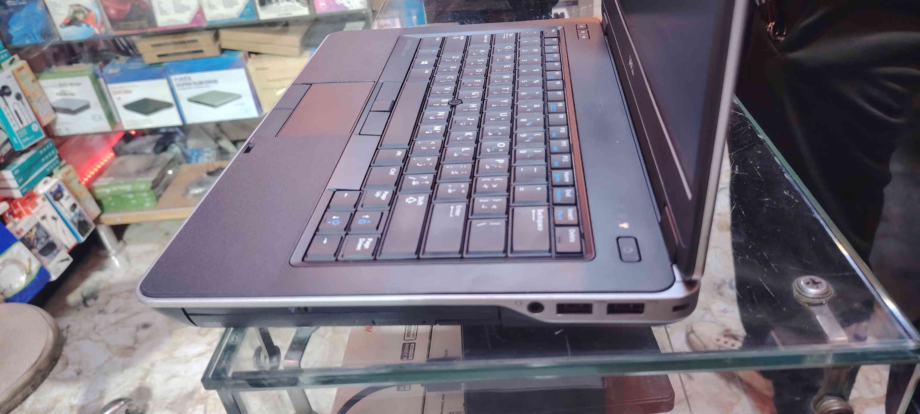 💻 لابتوب Dell Latitude E6440

✨ المواصفات:

المعالج: Intel Core i5 – الجيل الرابع (فئة M)

الرام: 8GB DDR3

التخزين: 256GB SSD

كرت شاشة : داخلي انتل 4 كيكا 

🎁 الهدايا والملحقات:
• حقيبة لابتوب 🎒
• شاحن أصلي 🔌
• ماوس 🖱️
• ماوس باد 🧩
• تغليف احترافي (بابلز + كرتون للحماية التامة) 📦

🛡️ الضمان والخدمات:
• فحص عند الاستلام مع المندوب ✅
• ضمان 14 يوم بعد الاستلام ✅
• تنصيب ويندوز حسب الطلب + كل البرامج الأساسية + Office مثبتة 💽
• يتم فحص وترتيب الجهاز قبل الإرسال

💰 السعر: 150,000 دينار عراقي فقط

🚚 التوصيل متوفر إلى جميع محافظات العراق

📱 للطلب / استفسار (واتساب متوفر):
***********
