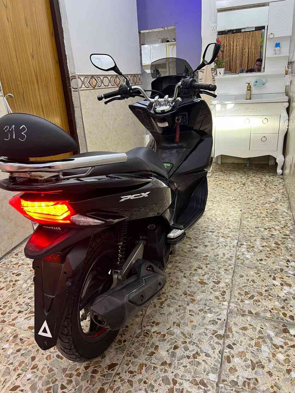 السلام عليكم للبيع دراجه pcxجيل ثاني  ياباني اصلي دراجة مال رمبه ماخذها رمبه الدراجه على ايدي
الاصلي دراجه جديده مال جناي
الاصلي دراجه كامله أستان كهربائي حساس ازدحام ٢ دراجه جديده الدراجه مكينه لوك برغي ممفتوح بيهه شلعا معدل خير من اللّٰه دراجه تكول جديده بمعنئ الكلمه واحلا من الصور دراجة مكينه مكفوله اي نقص مابيه
السعر 12. ونص ورقه    وبيه مجال بصيط 
اي استفسار***********بغداد الصالحيه
