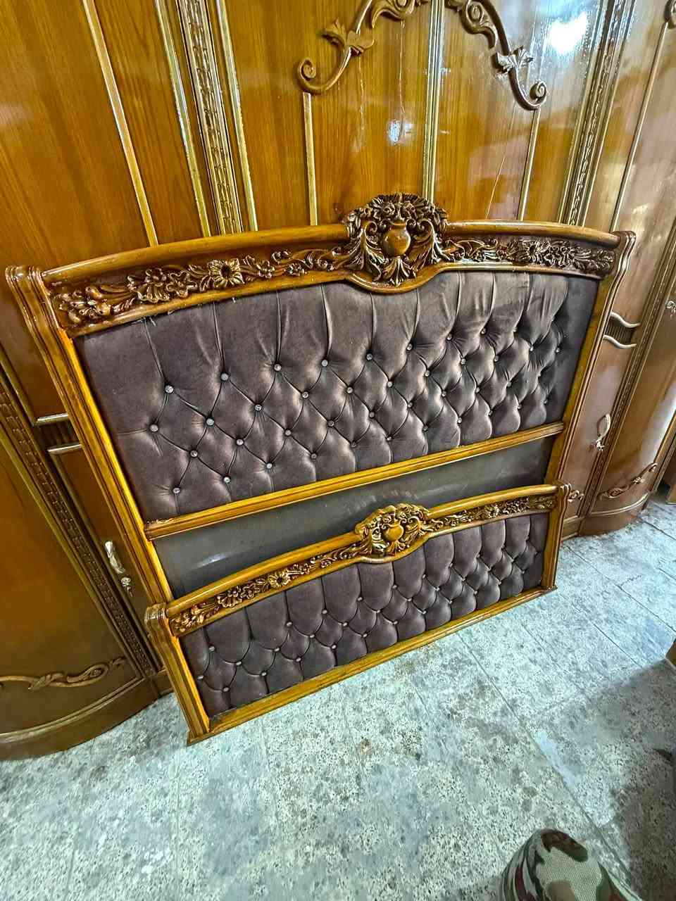 السلام عليكم 
غرفة عراقية داخل خارج صاج العگال والفرش بلوك والغرفة نظيفة حيل كما موضح لكم بالصورة النقش زان دوشمة او الزواية كنتورية بأرتفاع الكنتور اي استفسار على الخاص او واتساب ***********
