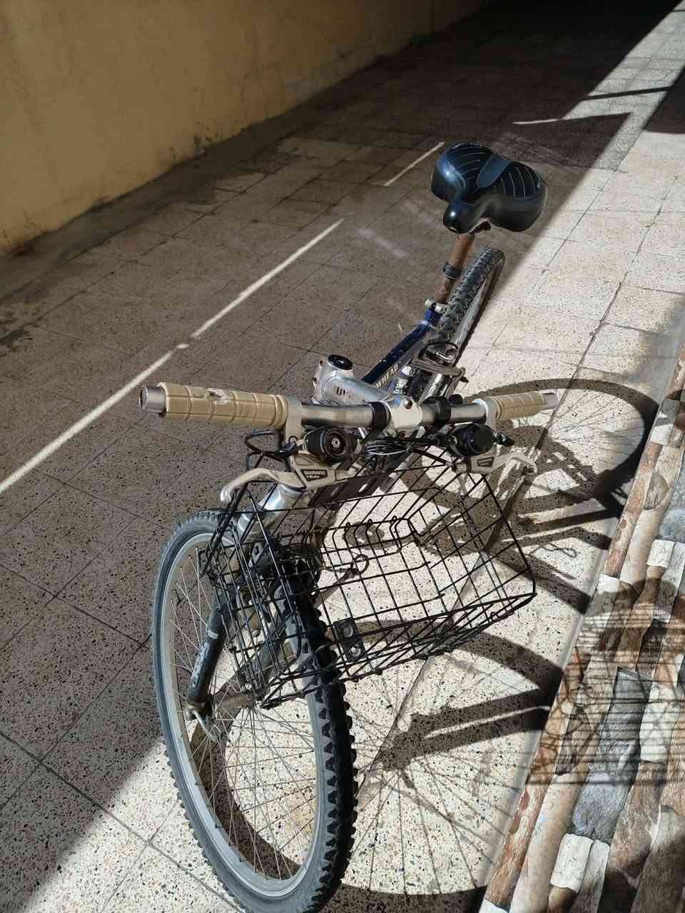 بايسكل للبيع كما موضح بالصور  انطيني سعر معقول وتعال اخذو


**إذا كنت صاحب هذا الإعلان وتريد حذفه لأي سبب، رجاءا أرسل رسالة إلى الدعم الفني**