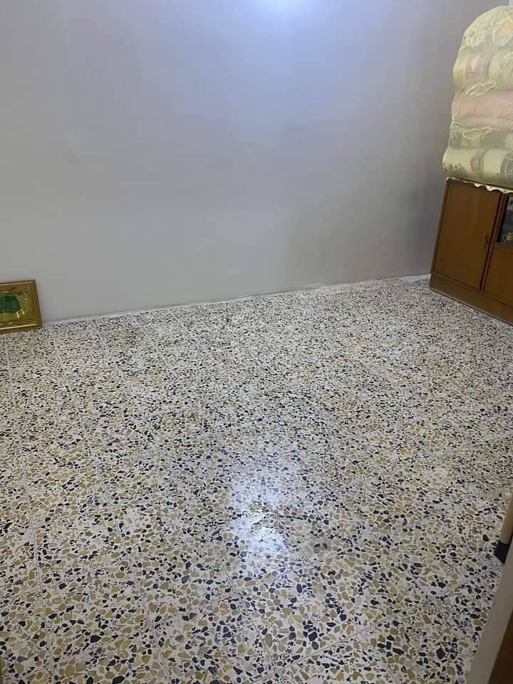 سلام عليكم بيت🏠 للبيع 100 متر طابق ونص طابو صرف نضيف جداً  في الأمين الثانيه السده قرب ساحة زمن السعر 120 وبيه مجال للأستفسار *********** مكلف بلنشر اتصلو علئ الرقم وأستفسرو
